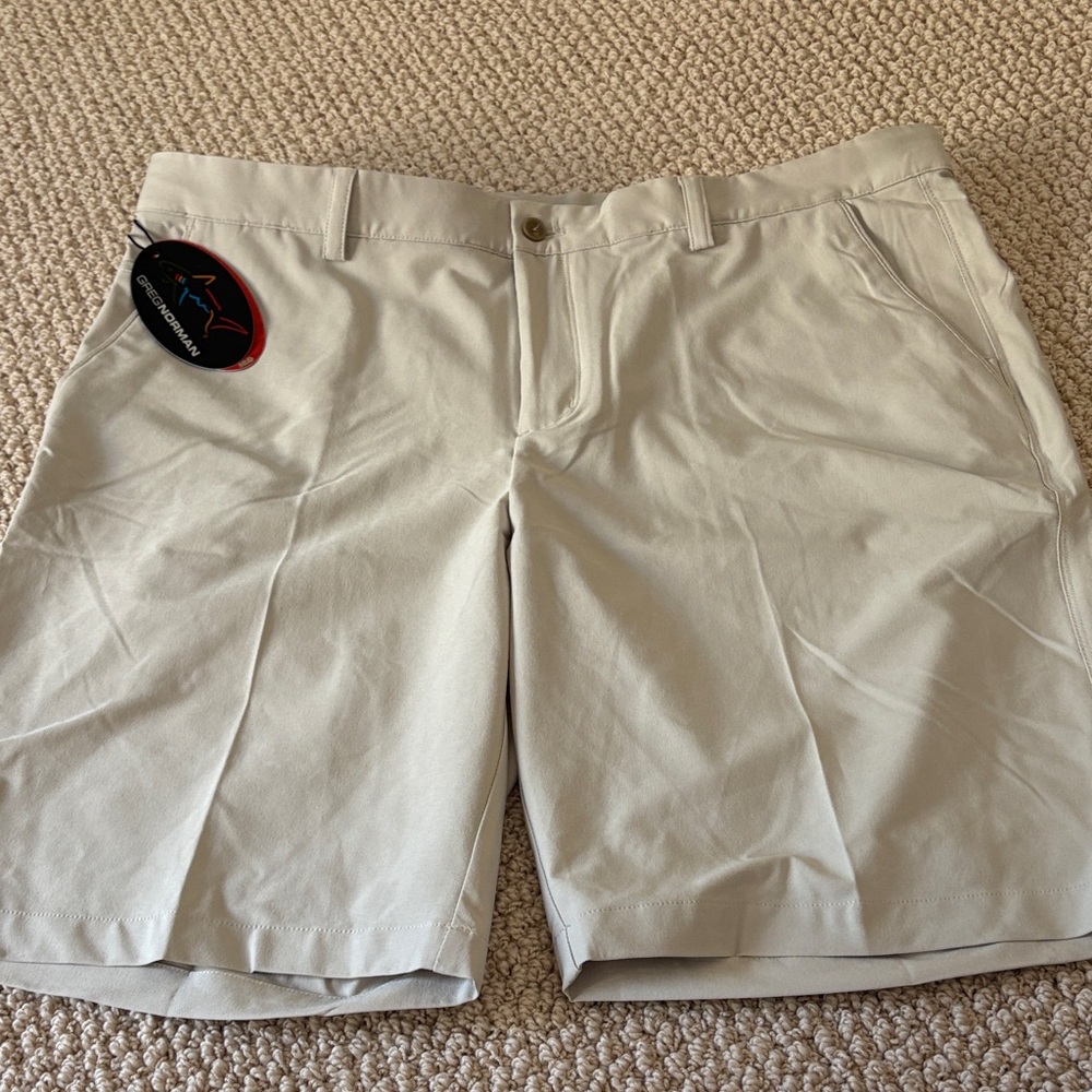 Men’s Greg Norman Tan Flat Front Golf Shorts Size 38